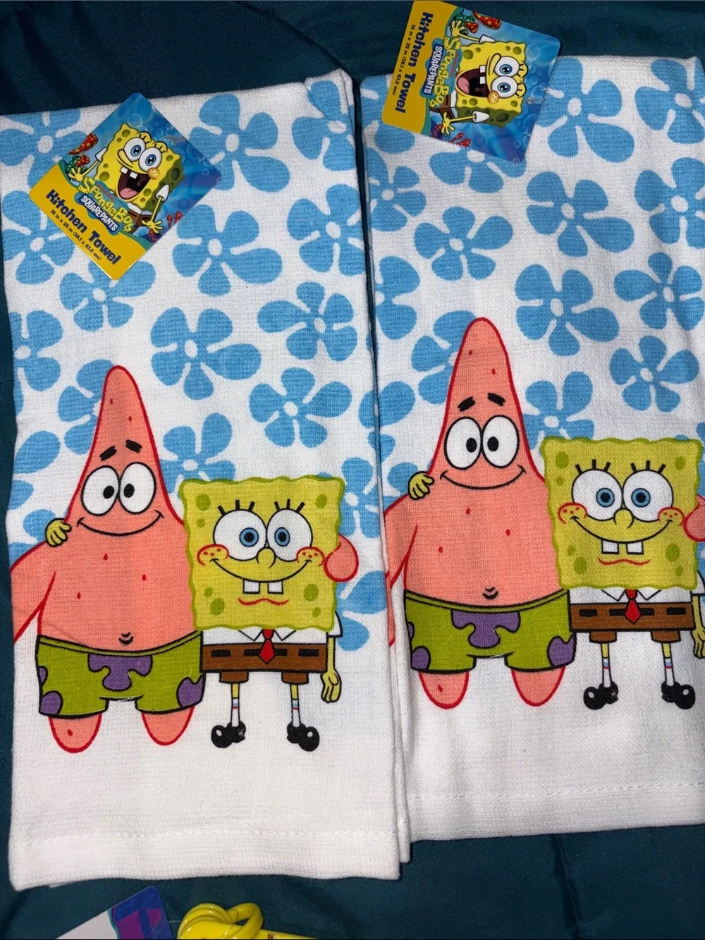 6 Piece set - SpongeBob Kitchen Towel (2) measuring spoons, clips, timer & mit